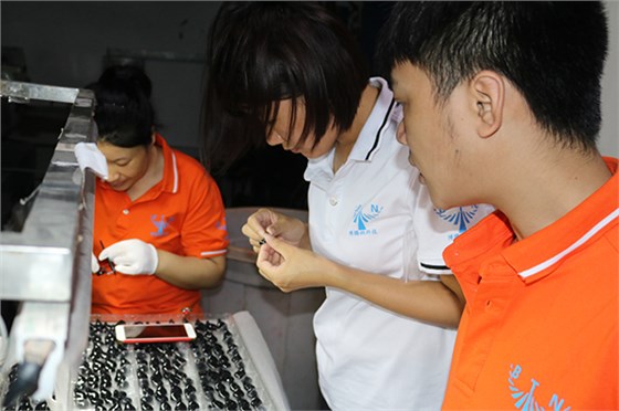 深圳塑膠模具制造廠——博騰納如何做好藍牙耳機模具<div   id=