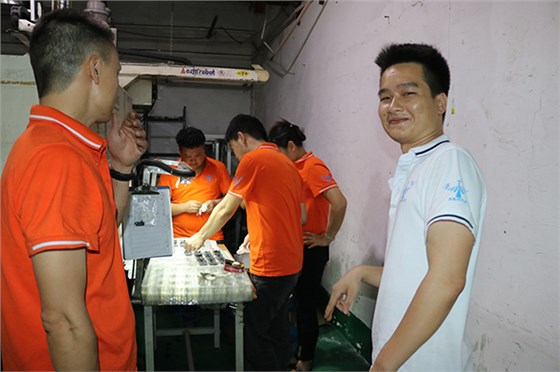 塑膠模具廠博騰納祝各位中秋快樂<div   id=