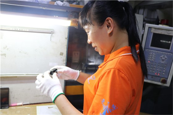 深圳博騰納塑膠模具廠：12道質(zhì)檢工序<div   id=