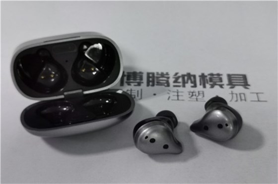 博騰納藍(lán)牙耳機(jī)外殼模具:13年堅(jiān)持以質(zhì)取勝,打造品質(zhì)模具 博騰納藍(lán)牙耳機(jī)外殼模具:13年堅(jiān)持以質(zhì)取勝<div id=