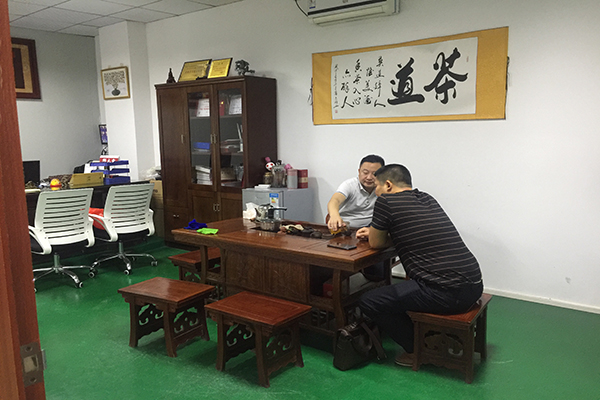 注塑模具制造廠——耳機(jī)外殼用什么材料做出來才好看<div   id=