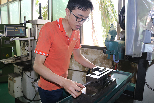 塑膠模具知識(shí)——博騰納教你如何降低生產(chǎn)無(wú)效工時(shí)<div   id=