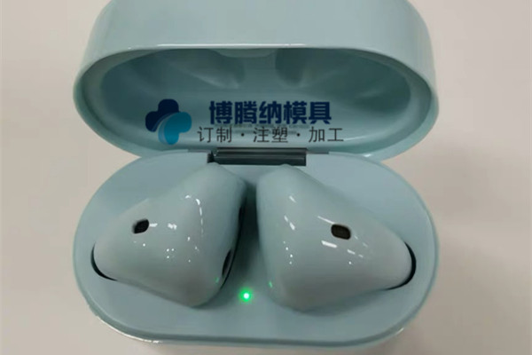 榮耀攜手「博騰納」塑膠模具廠家定制TWS藍(lán)牙耳機