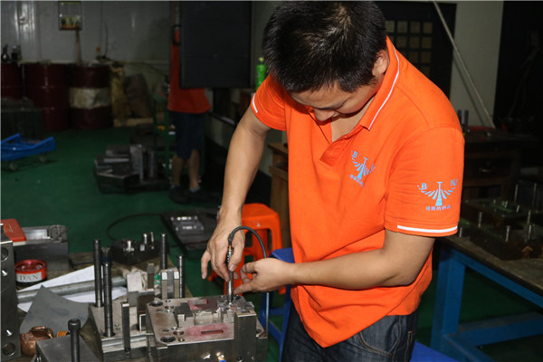 深圳博騰納塑膠模具廠——12道質(zhì)檢工序<div id=